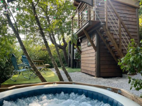 Les lucioles cabane chalet avec Jacuzzi privatif